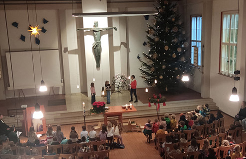 traditionellen Weihnachtsgottesdienst in der Friedenskirche