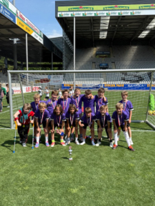 jungs-mannschaft-im-dreisamstadion-finale-grundschul-liga-saison-2024-25-sharepic
