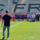 mannschaften-vor-tribuene-im-dreisamstadion-finale-grundschul-liga-saison-2024-25-sharepic